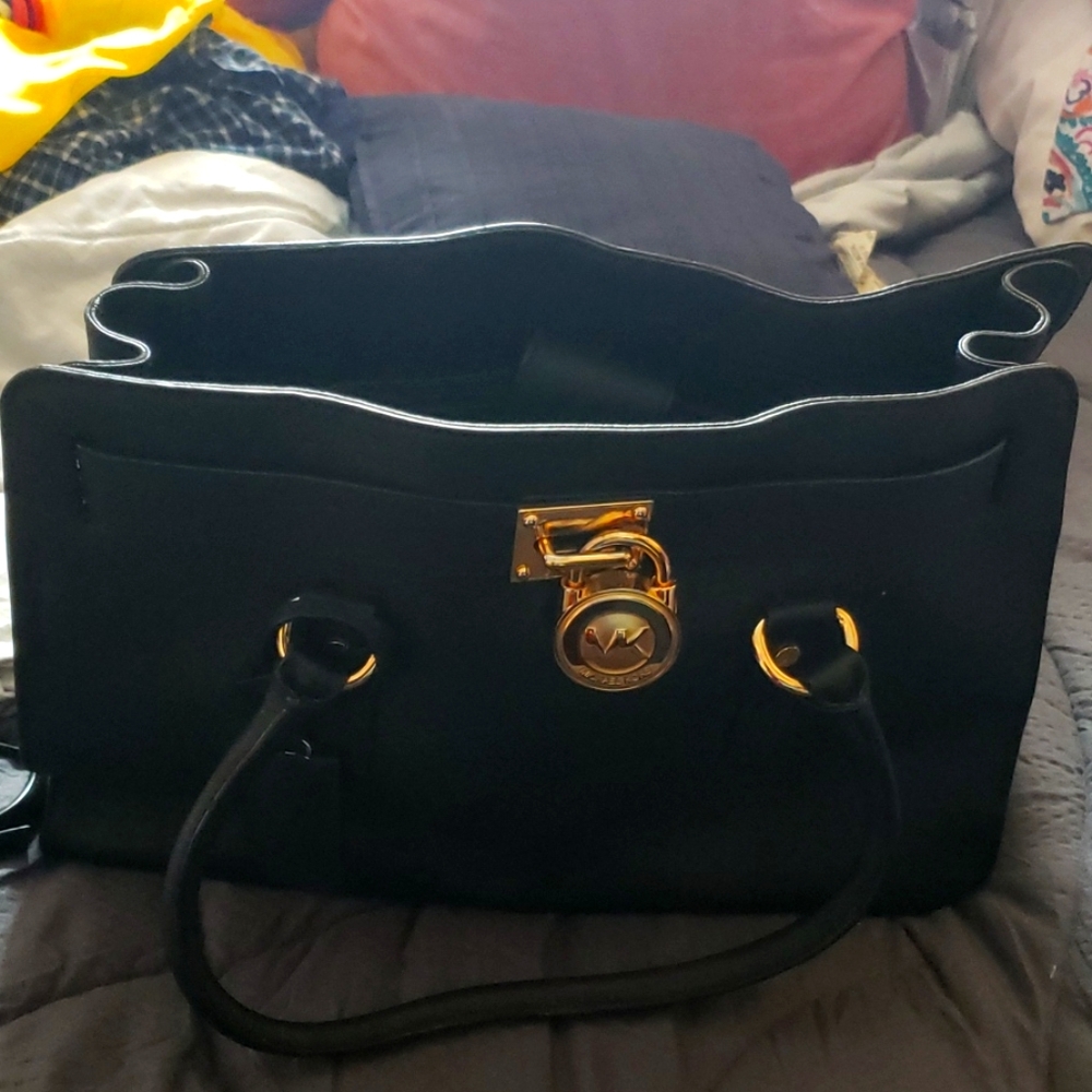 MICHAEL MICHAEL KORS

Hamilton Medium Saffiano Lea